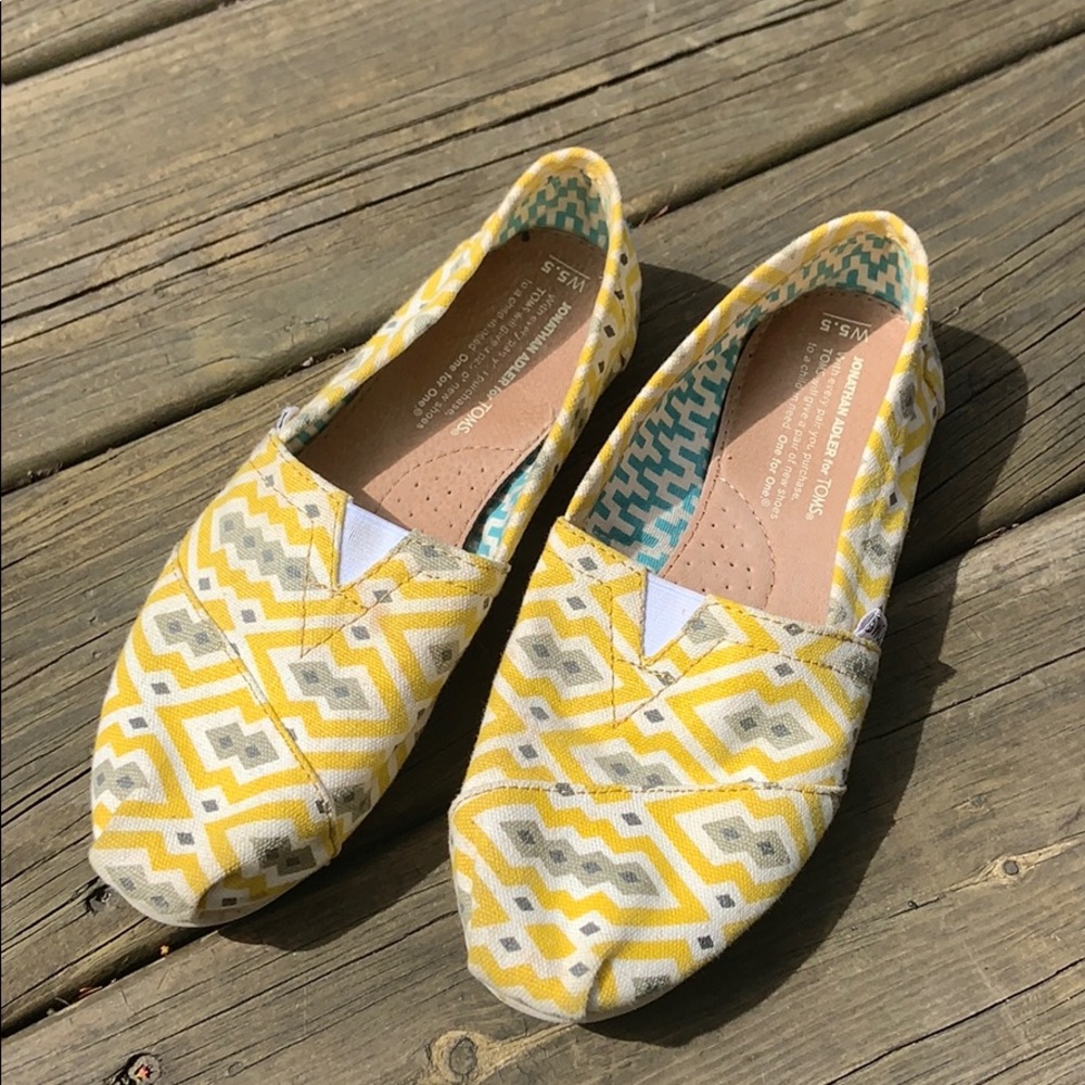 Toms shoes size 5.5